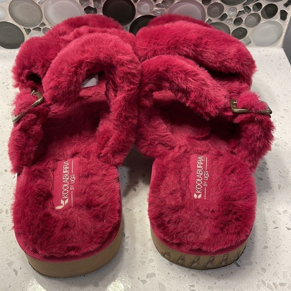 Koolaburra Ugg Woman’s Raspberry Fuzzy Sandals - image 3